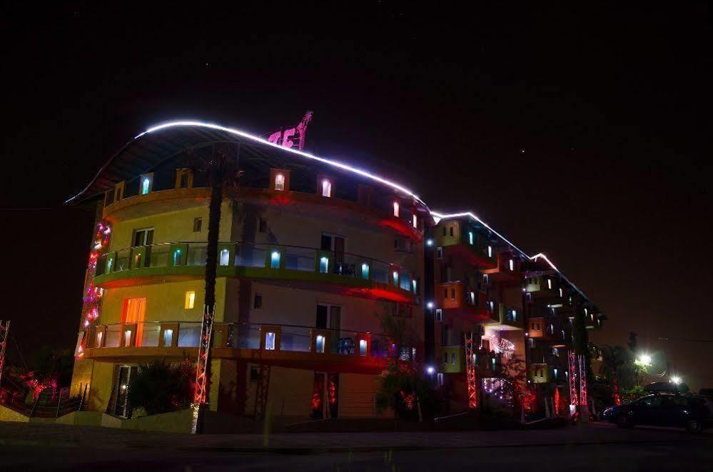Lilalo Ηotel Paralía Kültér fotó