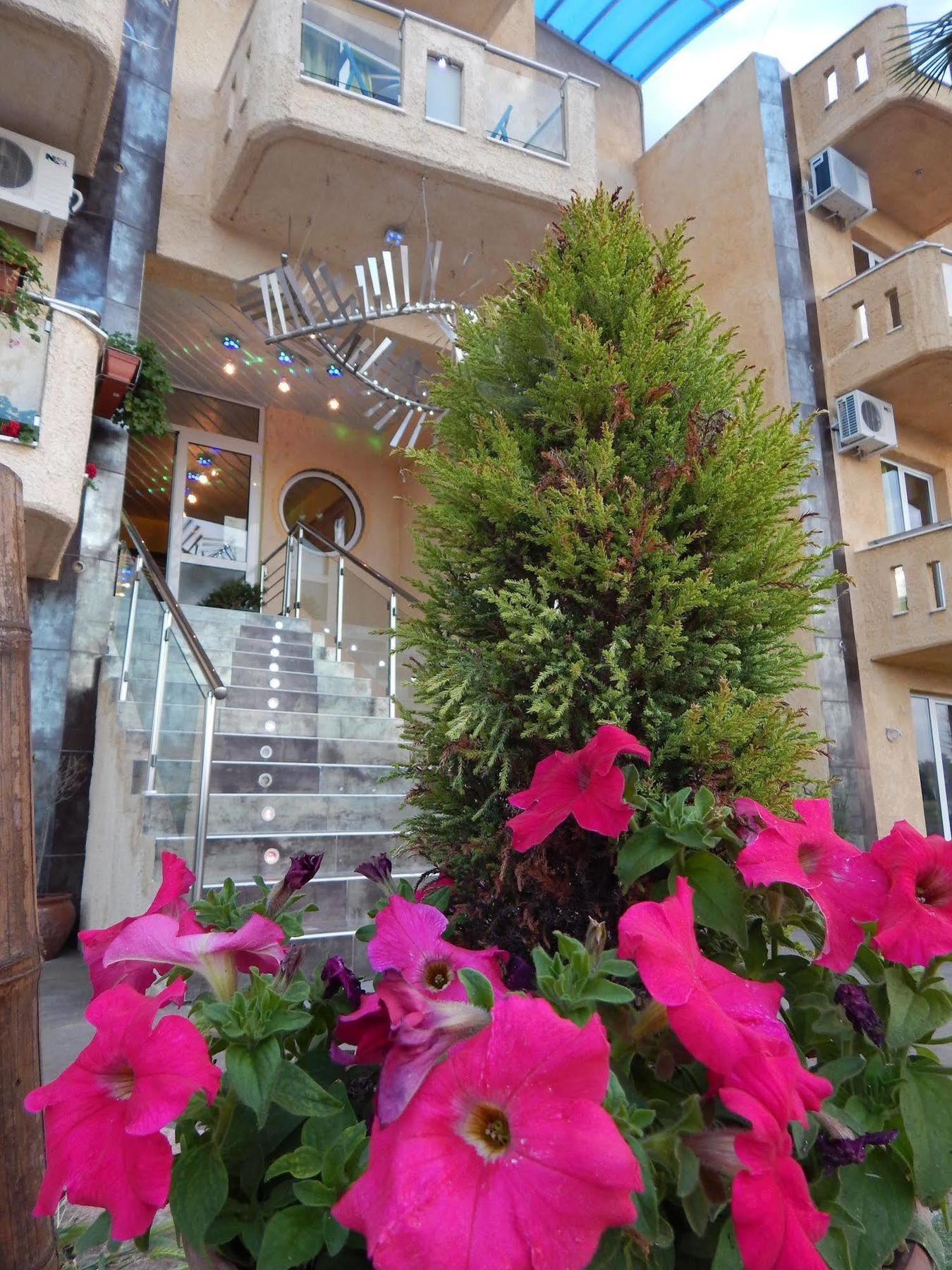 Lilalo Ηotel Paralía Kültér fotó