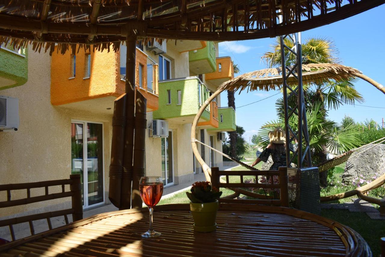 Lilalo Ηotel Paralía Kültér fotó